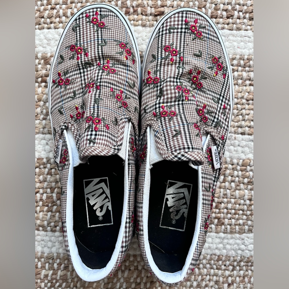 Vans Checkered Embroidered Floral Slip-Ons Women’s 6.5